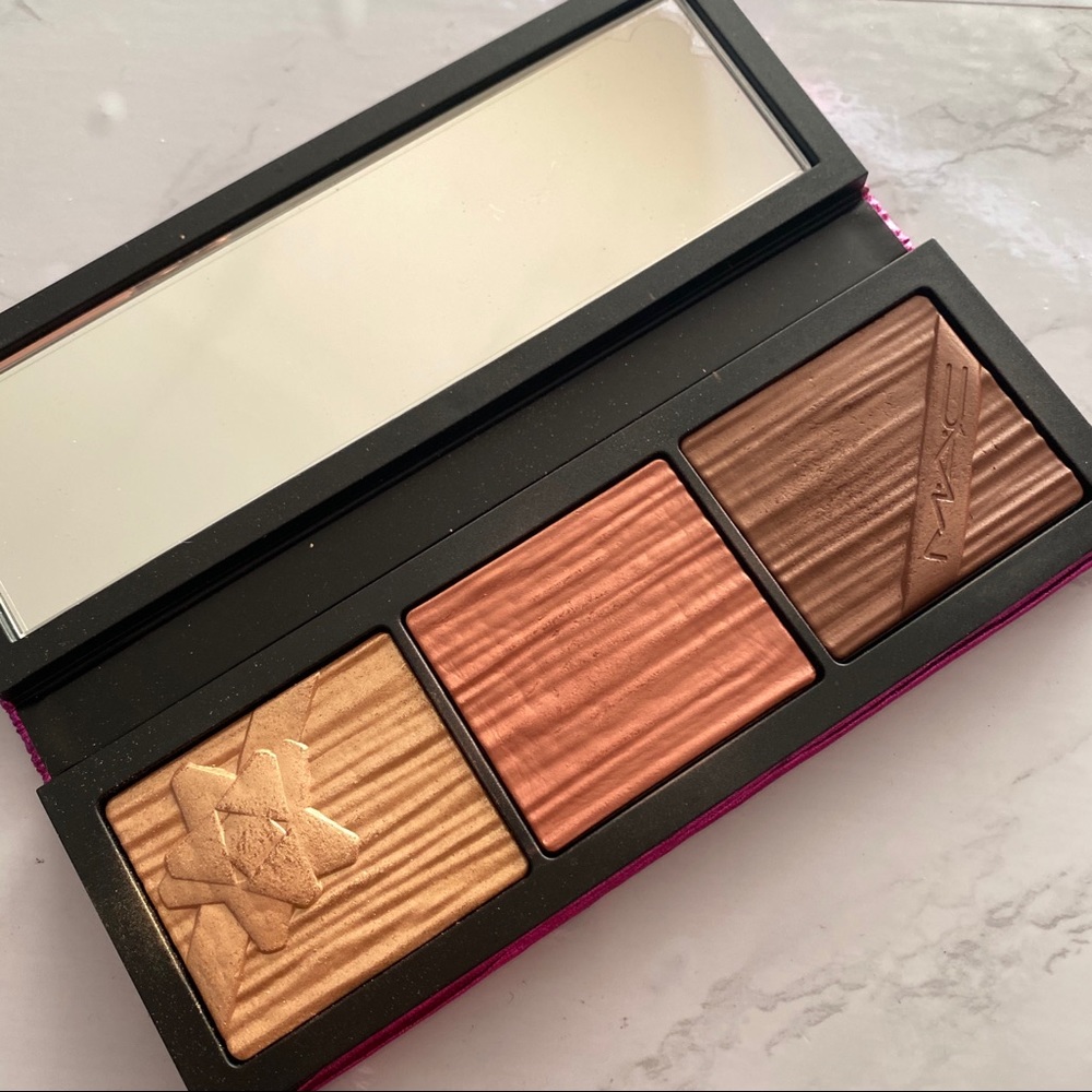 MAC Shiny Pretty Things Face Compact